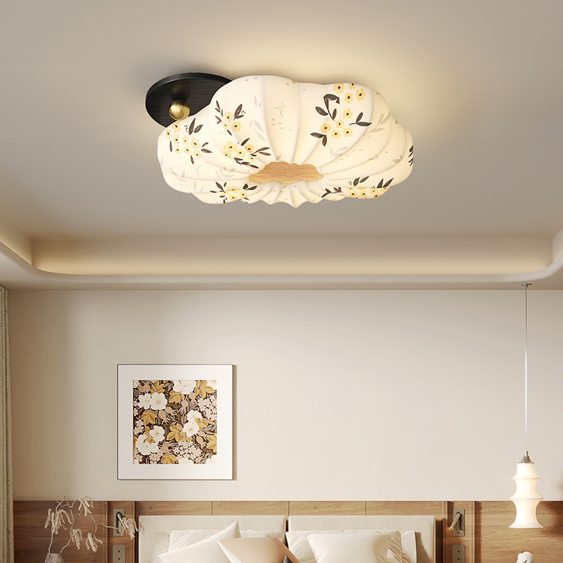 Lámpara de dormitorio 2025 nuevo estilo de protección ocular de espectro completo estilo Song cubierta de tela estética restaurante arte lámpara de techo lámpara Zhongshan