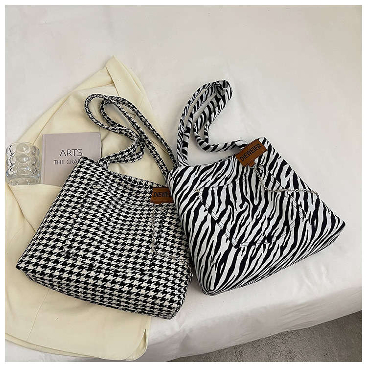 Autumn Winter Big Bag New Animal Pattern Large Capacity Bag Fashion One-shoulder Tote Bag display picture 8