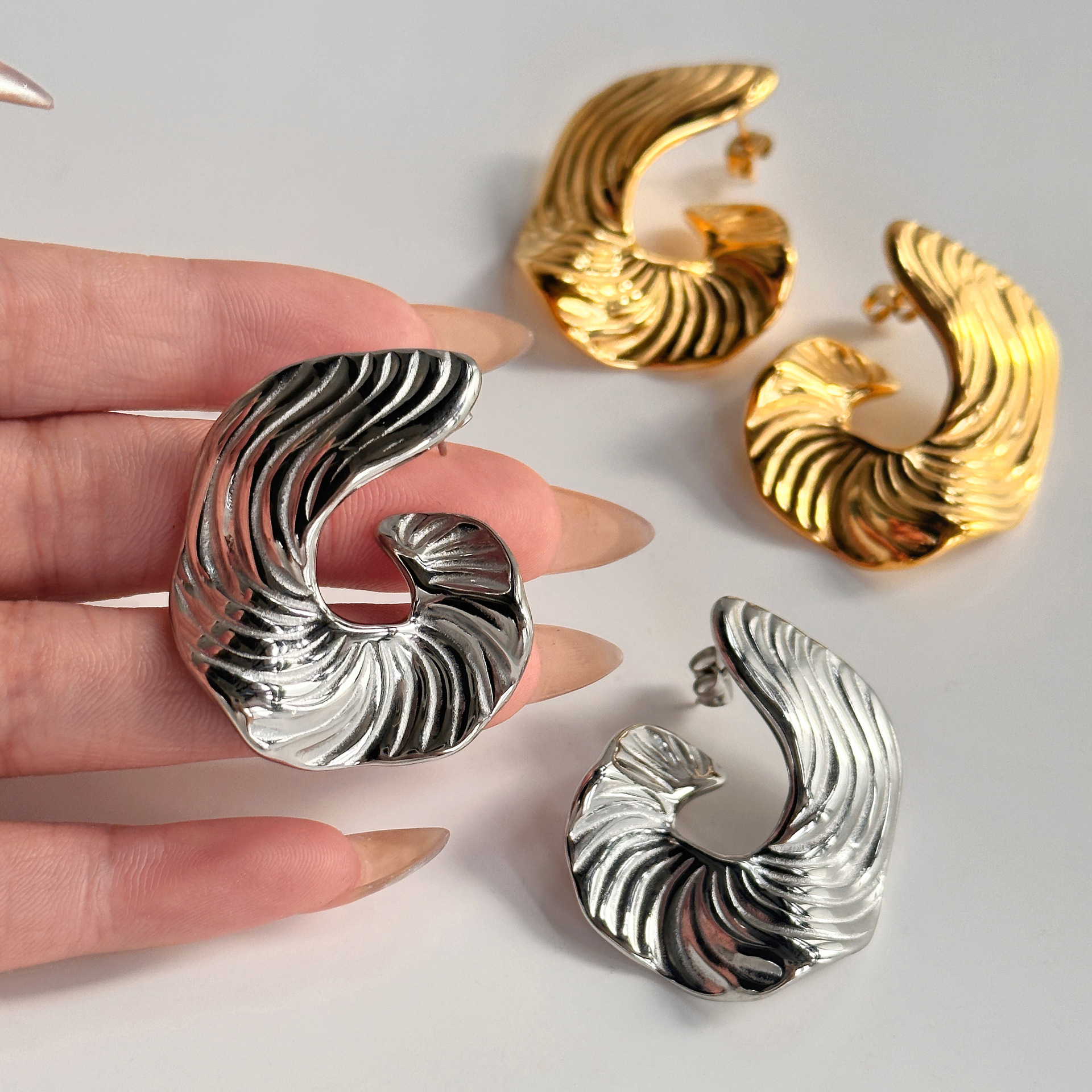 Women's Gender Plating Design 1 Pair Retro Flower Plating Titanium Steel Ear Studs
