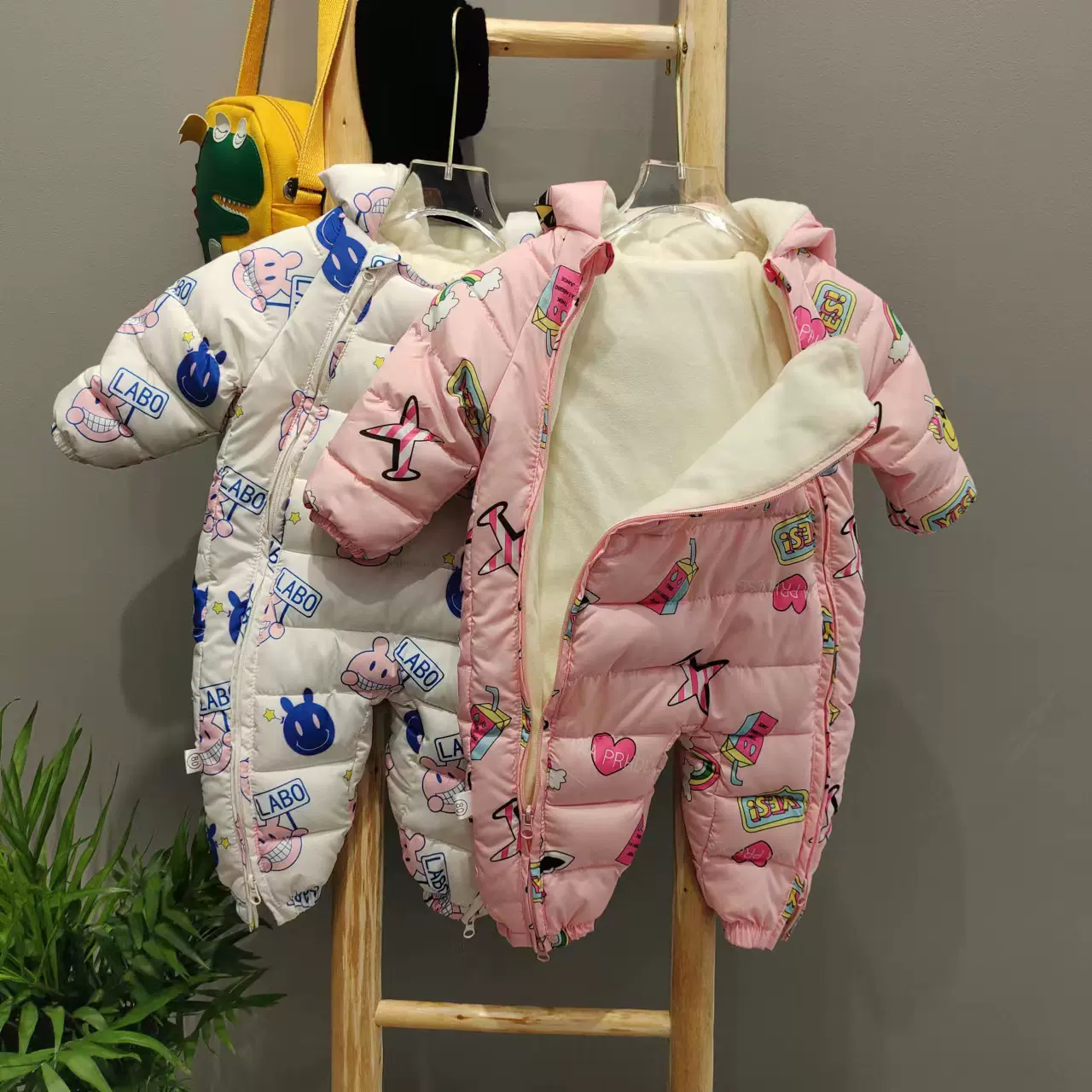 宝宝连体羽绒服婴幼儿连体外出加绒加厚抱衣冬季外穿男童女童哈衣