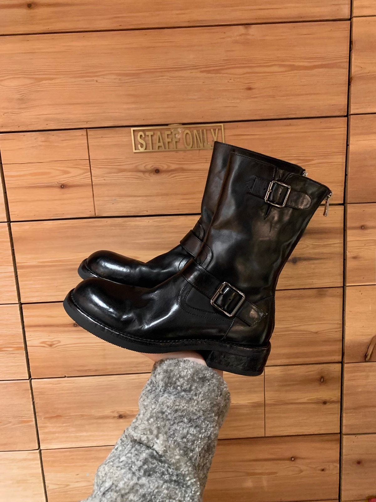 Modisches Schnallendesign, runde Zehenpartie aus Pferdeleder, kleiner dicker Absatz, hohe Absätze_voghion.com