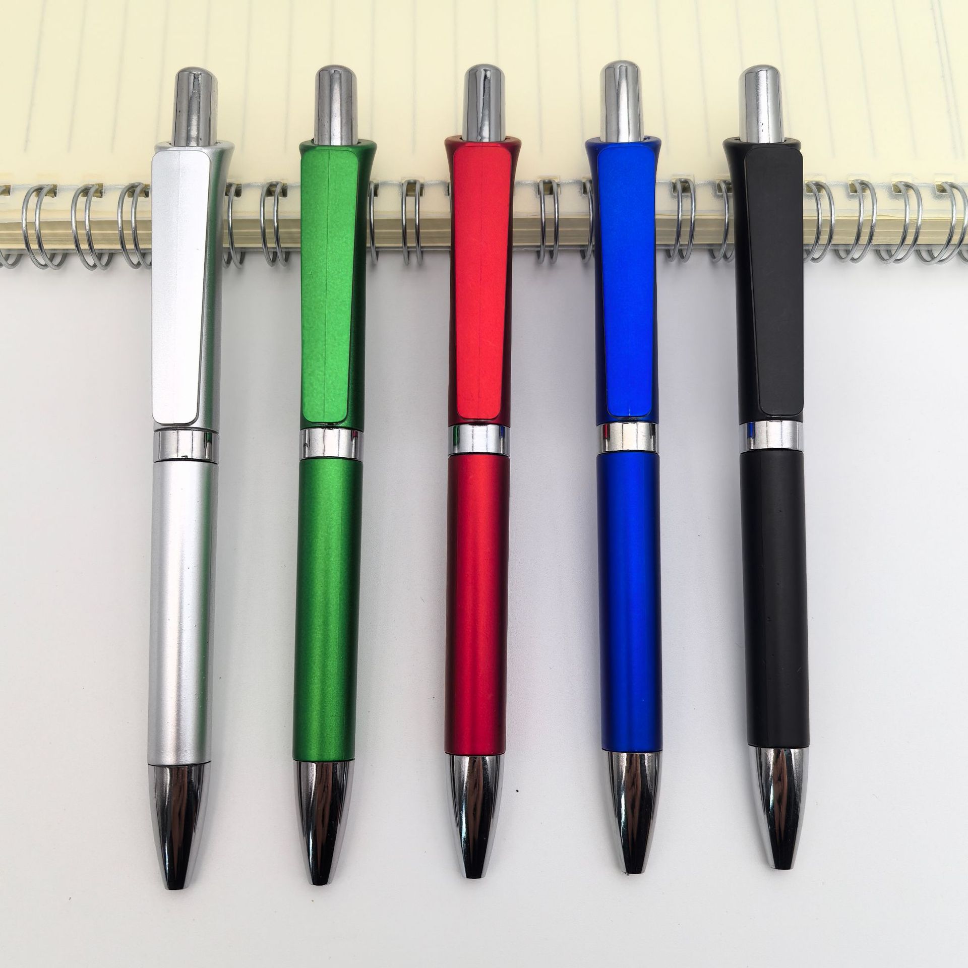 Presione el bolígrafo publicitario, poste de pintura en aerosol clásico, bolígrafo de plástico, regalo, promoción, bolígrafo publicitario, personalización