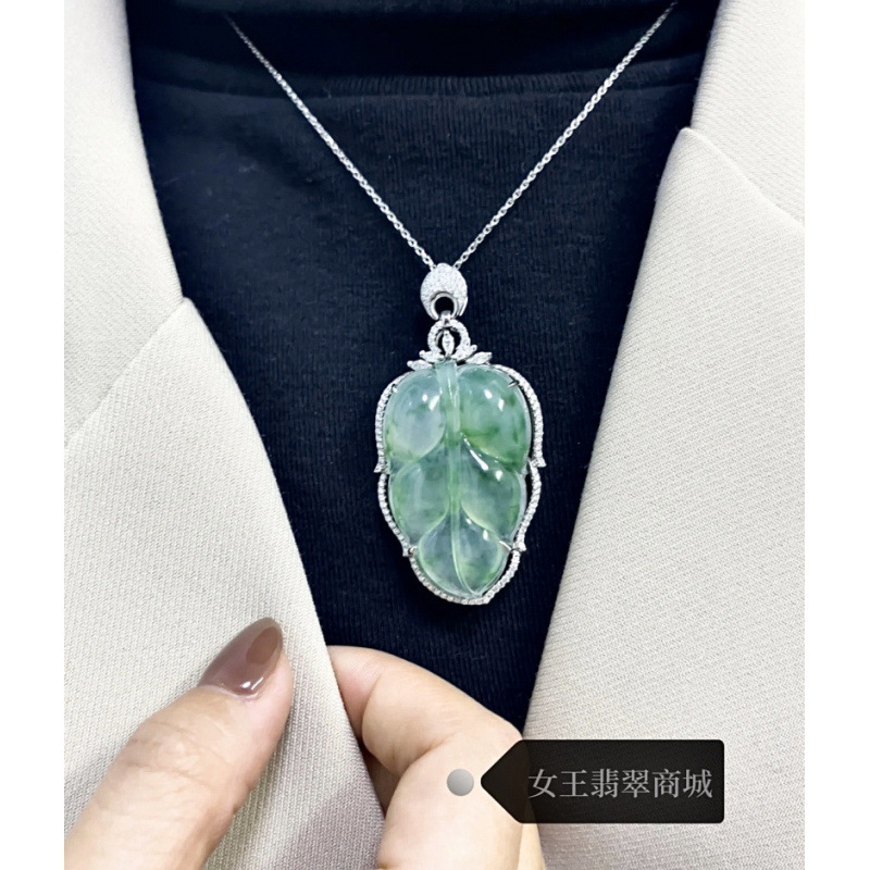 天然缅甸冰种翡翠叶子吊坠A货飘花项链18k金镶嵌玻璃种玉叶佛公女