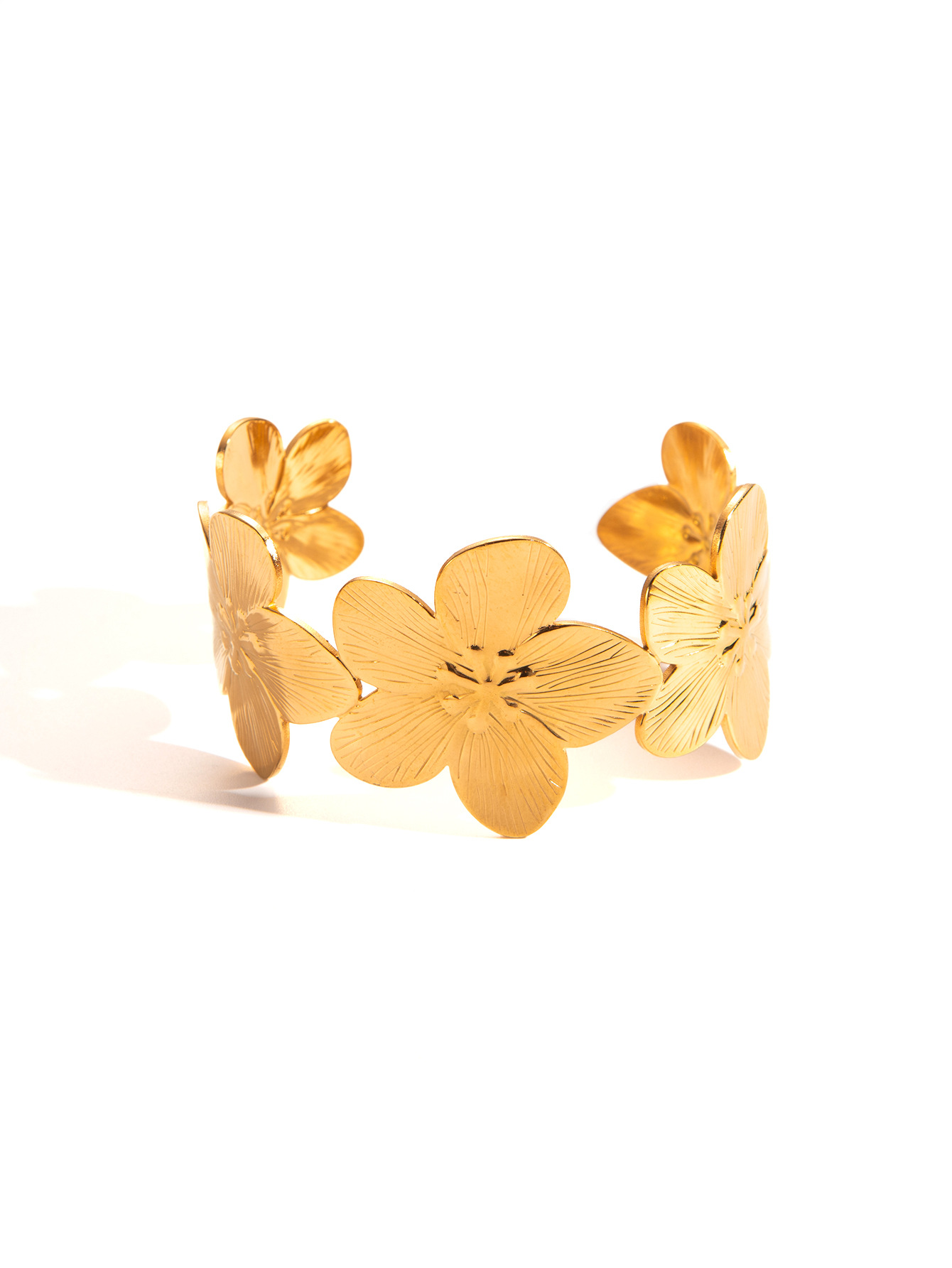29g Weight 18K Gold Plated Plating Material Bangle Classification Titanium Steel Chain Material 1 Piece Quantity Casual, Party, Street Occasion Titanium Steel Material Flower, Butterfly Pattern All Seasons Season Women's Gender Plating Design IG Style Style Gold Color IG Style Flower Butterfly Titanium Steel 18K Gold Plated Bangle In Bulk 31