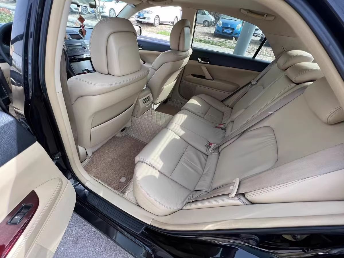 Applicable to the old Toyota Reiz 05/06/07/08/09/10/11/12/13/14/15 enclosing foot pad