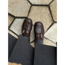 方头皮带扣小皮鞋女2025年粗跟学院风乐福鞋懒人百搭单鞋