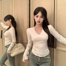 高级感V领蕾丝边修身打底衫女春秋内搭拼接绝美小衫又甜又辣上衣