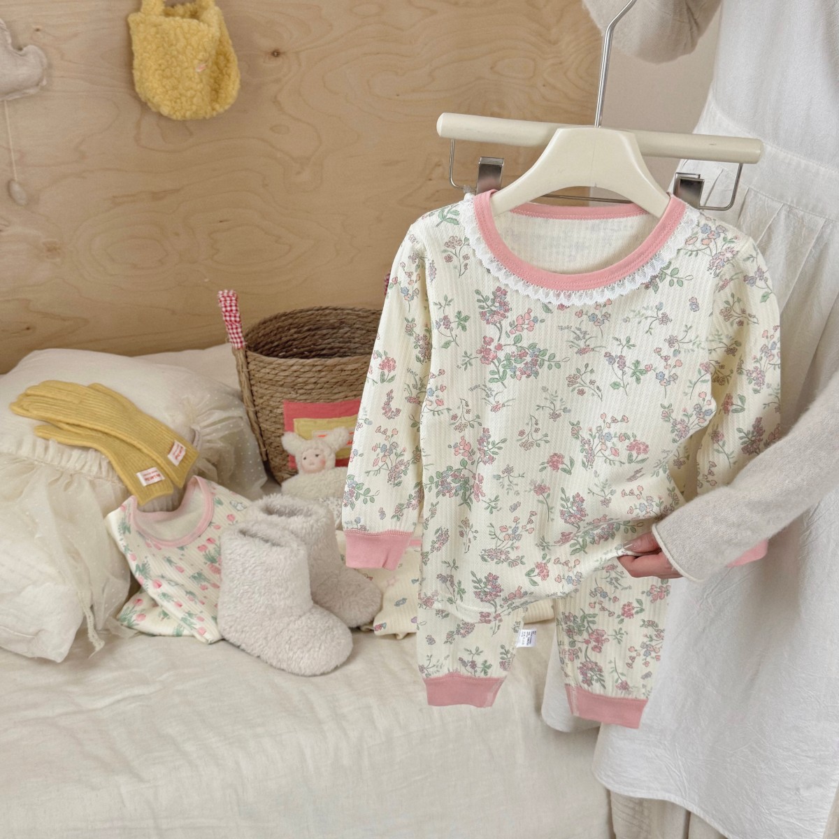 Pantalones de otoño para niños sin hueso 240g engrosado abrigo de otoño para bebés sala de calefacción pijamas de algodón invierno ropa para el hogar