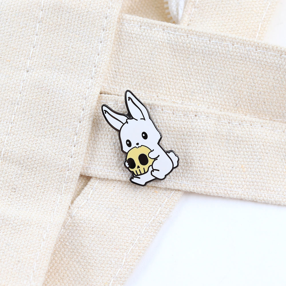 Cartoon Cute Rabbit Holding a Skull Brooch, Dark Gothic Style Metal Badge, European and American Quirky Fun Pin