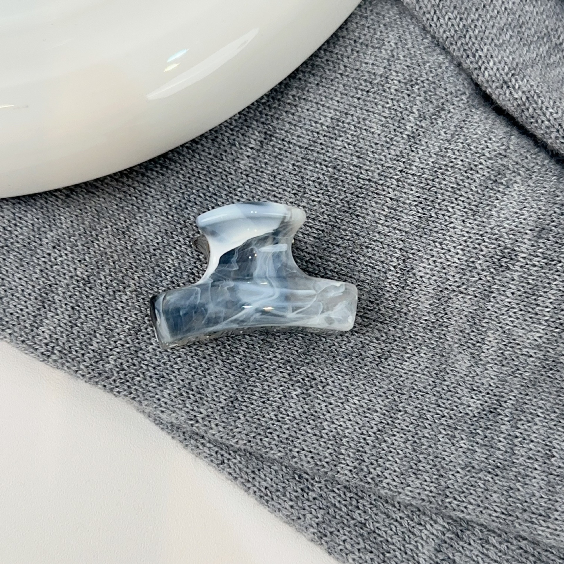 Nuovo fermaglio per capelli cinese nero grigio di piccole dimensioni, semplice, versatile, con frangia laterale, pratico accessorio per capelli_voghion.com