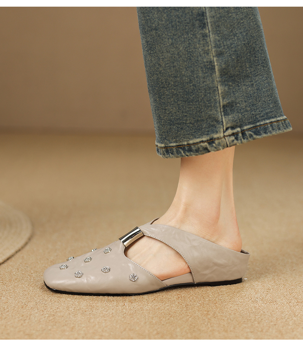 Dép sandal nữ quai chữ V đế bệt da cừu hoa nổi — đen chi tiết 26