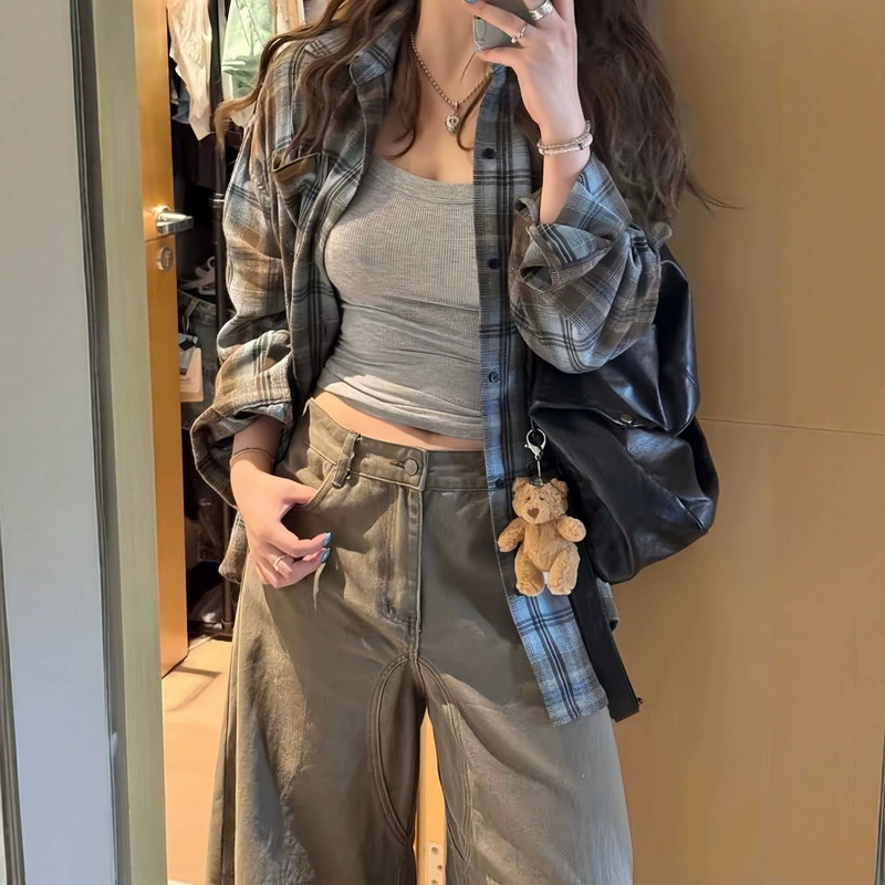 Hong Kong-style loose-fitting, slimming, casual thin shirt, new autumn design, plaid shirt, retro niche jacket Hong Kong-style loose-fitting, slimming, casual thin shirt, new autumn design, plaid shirt, retro niche jacket