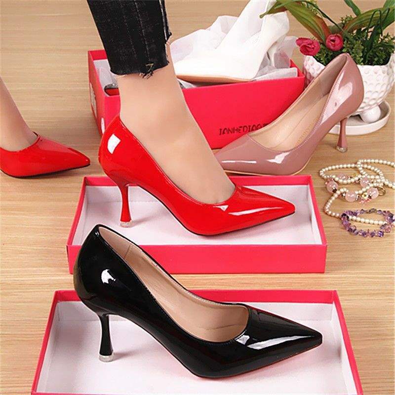 Spring New Style Plus-Size Trendy High-Heeled Shoes for Women, Low-Heeled Shiny Leather Goddess Shoes for Weddings and Nightclubs, Elegant Stiletto Heels Spring New Style Plus-Size Trendy High-Heeled Shoes for Women, Low-Heeled Shiny Leather Goddess Shoes for Weddings and Nightclubs, Elegant Stiletto Heels