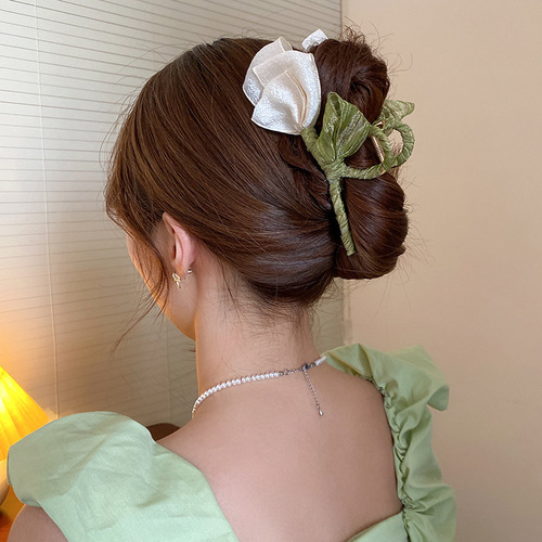 Small fresh tulip flower clip, sweet and temperament hair shark clip, female hair clip, forest style ins literary hair accessory