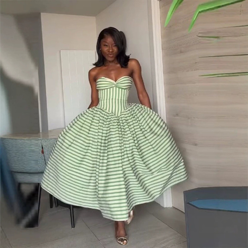 Cross-border fresh style green and white striped strapless dress for women, with tie waist, A-line, large hem, mid-length, resort-style long dress Cross-border fresh style green and white striped strapless dress for women, with tie waist, A-line, large hem, mid-length, resort-style long dress