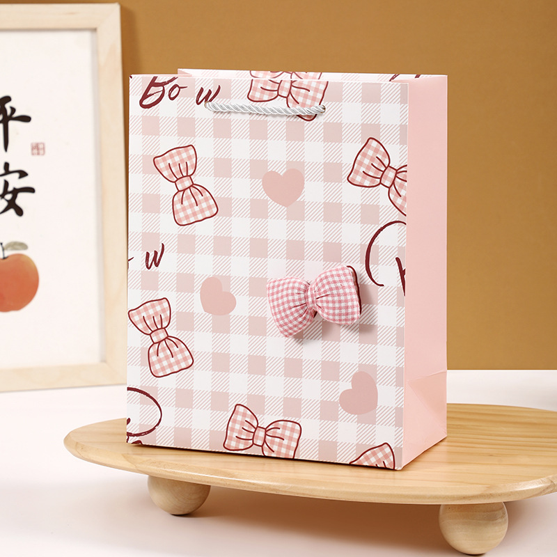 Personalidad de arco de papilla espesa bolsa de regalo de papel blanco regalo de cumpleaños bolsa de papel de embalaje de regalo de fábrica directa