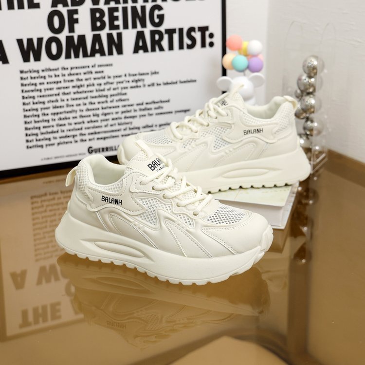 Trendy White Sneakers 2024 Summer New Breathable Soft Sole Running High-End Dad Shoes For Women_vogvips.com