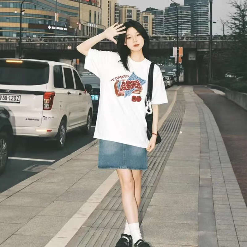 White Short-Sleeve T-Shirt for Women, New Summer Style with Unique Design, Loose Fit, Pure Cotton, Half-Sleeve, Regular Shoulder Top, Slimming Effect White Short-Sleeve T-Shirt for Women, New Summer Style with Unique Design, Loose Fit, Pure Cotton, Half-Sleeve, Regular Shoulder Top, Slimming Effect