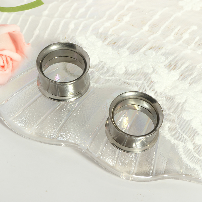 Pointed titanium steel lip stud product view