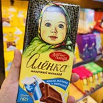 俄罗斯大头娃娃巧克力 进口零食 爱莲巧大块巧克力75克批发新日期