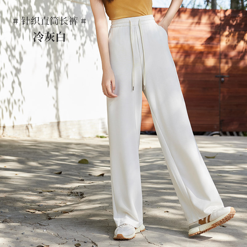 차가운 회색과 흰색