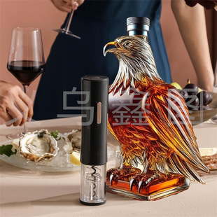 Independent Station New Whiskey Eagle Bottle Eagle whiskey bottle glass material