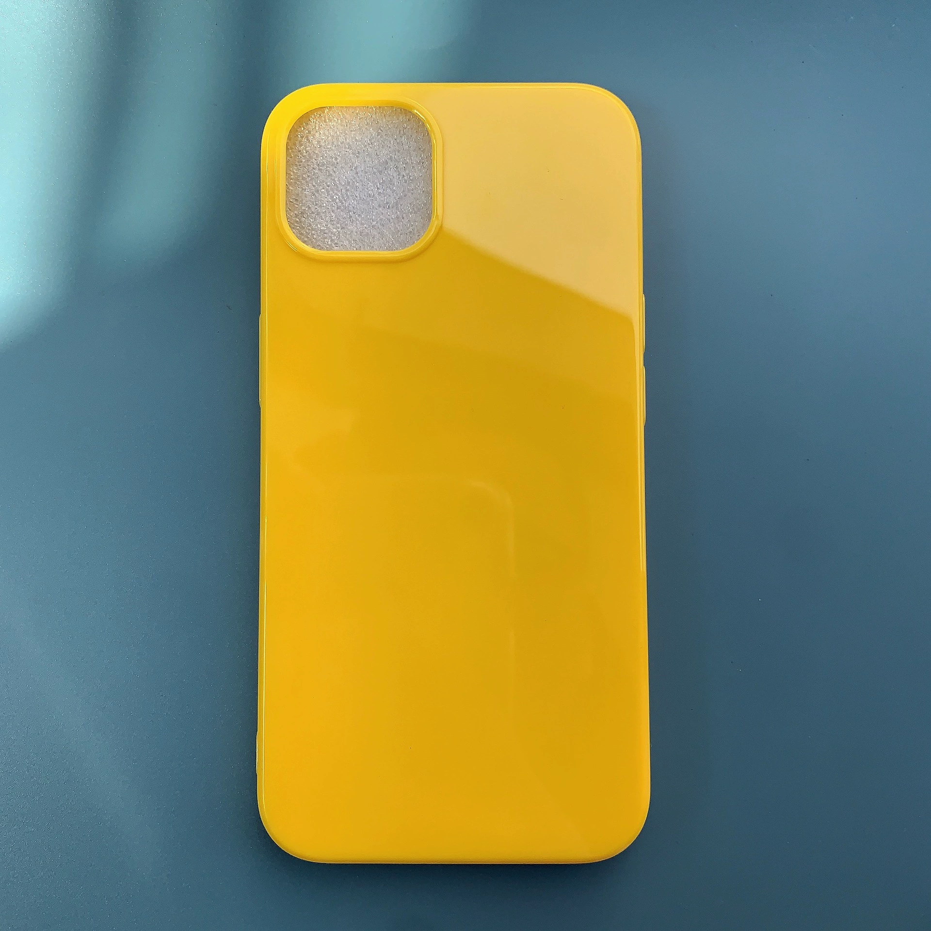Чехол для телефона (Apple iPhone 15) глянцевый голый корпус, тонкий защитный чехол — несколько моделей