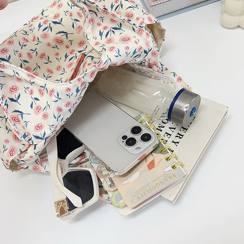 Japanese-style small floral shoulder bag, cross-border new model, suitable for office commuting, hand-held bento bag, large capacity, student lunch bag