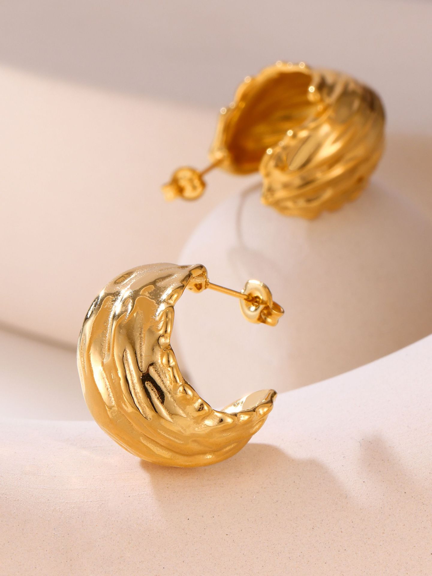 Square Candy Niche Wrinkled Texture C-shaped Earrings Lava Fashion Stainless Steel Casting PVD Electroplated Earrings For Women_voghion.com