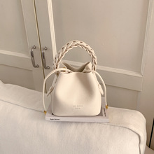 �羳���Q���³���С����Ůʽ2026�¿�߼��Еr�аٴ���֦�yб���