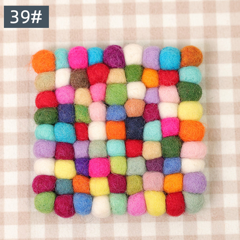 Colorido bosque cálido Nepal lana fieltro hecho a mano tira colorida bola montaña aislamiento mantel individual