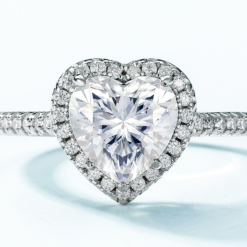 Anillo de diamantes con luz de moissanita en forma de corazón de amor transfronterizo S925 con incrustaciones de plata, tesoro de color brillante, propuesta de matrimonio, anillo de compromiso, lujo ligero