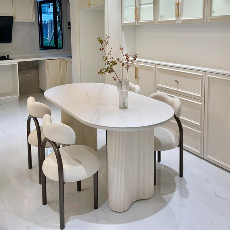 Mesa de comedor ovalada de roca francesa lujosa crema de lujo ligera de alta gama moderna y simple columna de cacahuete silla de viento silencioso combinación de mesa de comedor