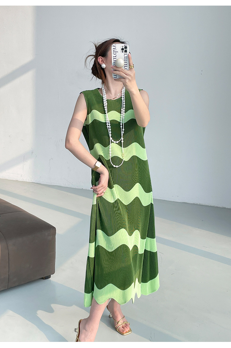 Đầm maxi nữ xếp ly dáng ôm, không tay, họa tiết sọc — Màu đen chi tiết 16