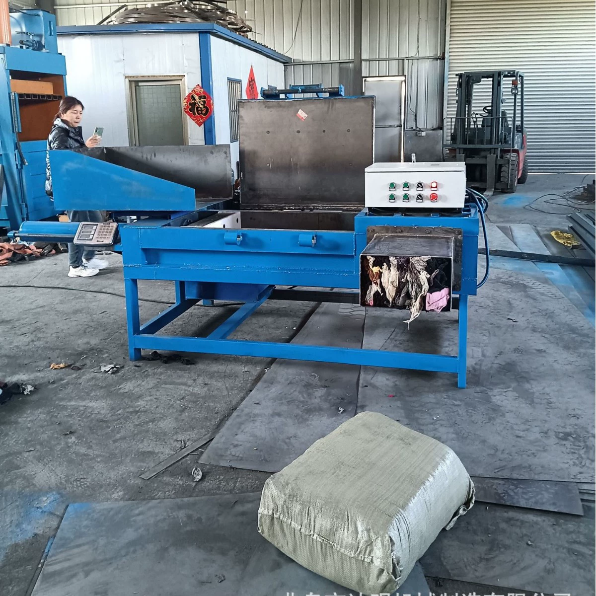 Машина для упаковки салфеток, машина для упаковки измельченной ткани, бумаги и хлопка, полностью автоматическая машина для упаковки салфеток