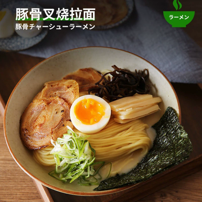 Гром в японском стиле сырого раменного дельфина свежая лапша