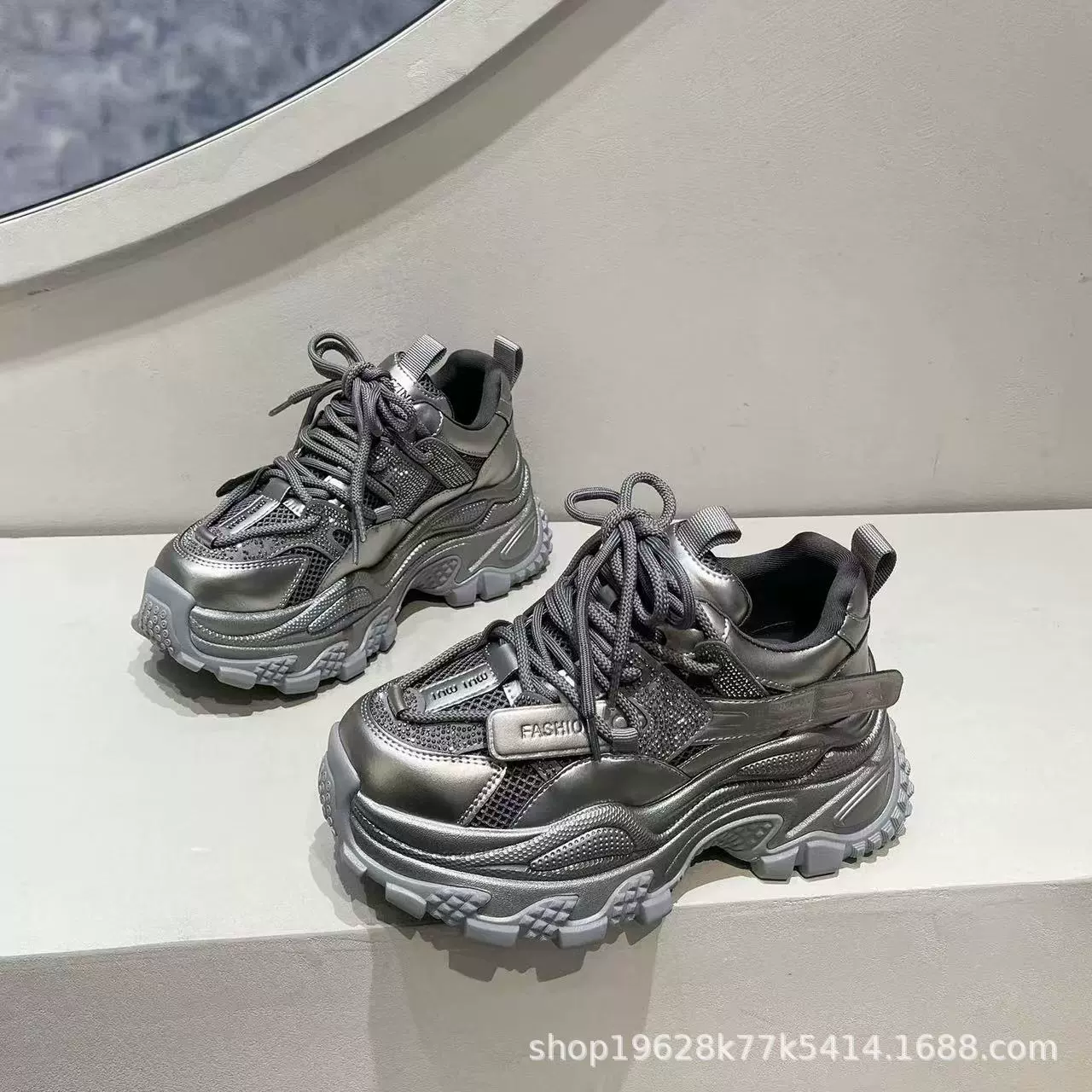 Женские спортивные повседневные туфли в стиле Гонконга с камнями, высококачественные, универсальные платформенные кроссовки на толстой подошве, новинка весна-осень 2025 года