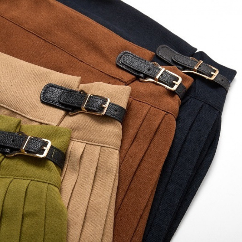 Improved 8-point midi skirt with a trapezoidal pleated design, made of brushed twill fabric, suitable for autumn and winter, in solid colors, and featuring pockets for everyday wear