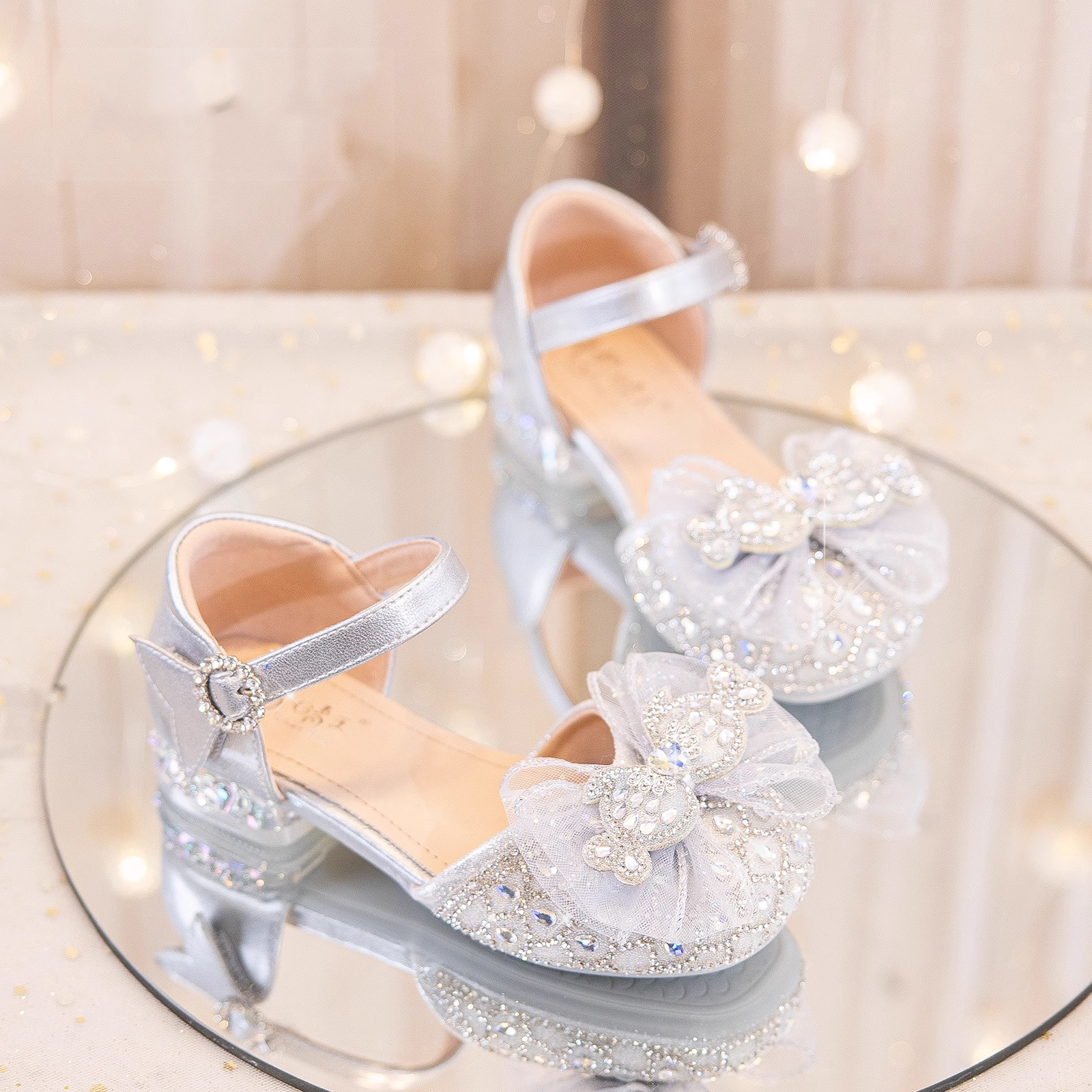 Girls' Sandals 2026 Spring and Summer New Style Kidsren's Bow-Knot Rhinestone Shoes Girls' Pearl Soft-Soled Shoes Non-Slip Flats