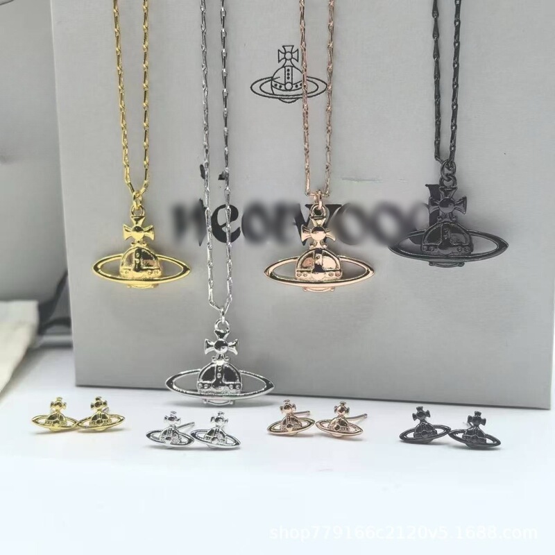 New Queen Mother High version punk style personality double-sided clip Saturn necklace sweater chain wholesale and retail