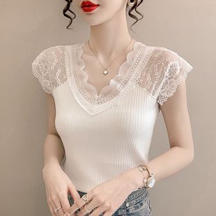 White lace base top with cups, body-friendly classic suit jacket, T-shirt, V-neckline