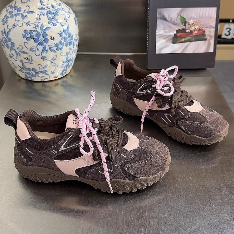 Zapatos de entrenamiento de 5 cm de altura de Shuangxiang para mujeres, nuevos zapatos de ballet casuales retro versátiles.