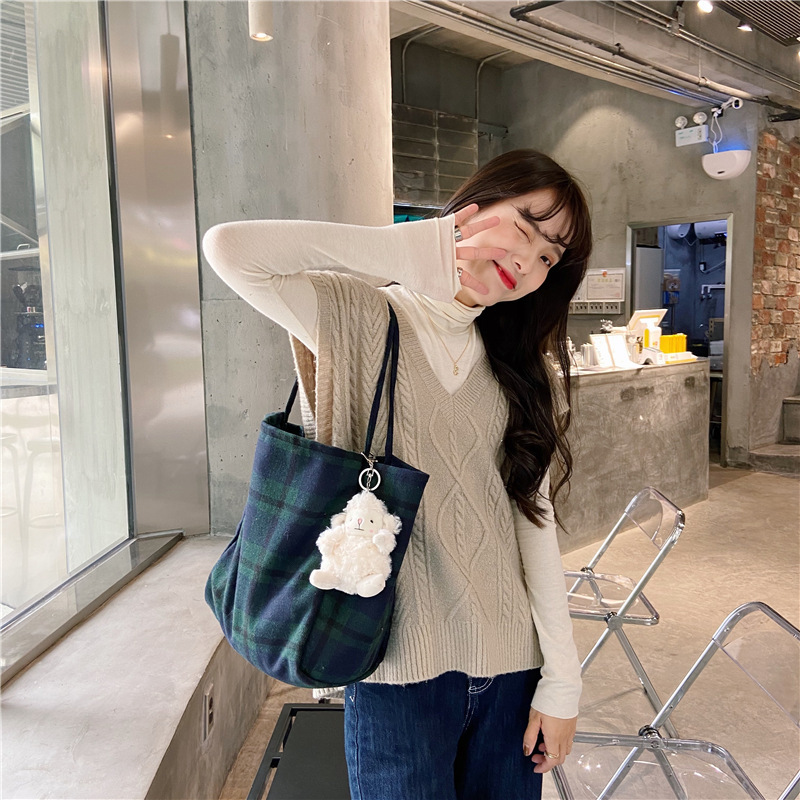0981 Simple ins checkered woolen single-shoulder bag, hand-held cloth bag, student large-capacity shopping bag, laid-back style women's bag undefined