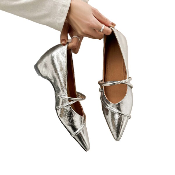 Fashionable Mary Jane shoes with hidden heel low-cut wedge heel…