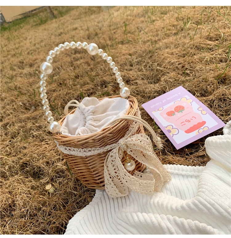 Fashion Round Straw Pearl Portable Bag display picture 4
