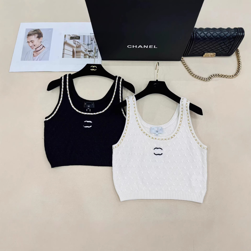 New High-End Matte Texture Camisole with a Chanel-Style Knit, Slim Fit, Round Neck, and Metal Chain at the Shoulder Straps
