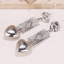 新款跨境多层长款合金爱心镶钻耳钉时尚设计感复古心形吊坠耳饰