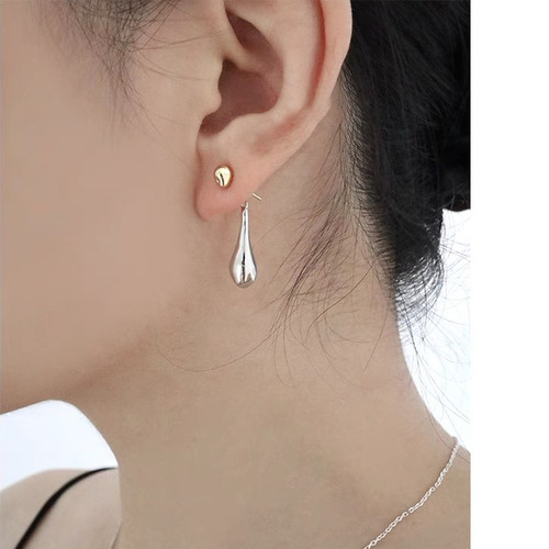 Gold and silver contrasting colors, minimalist water drop earrings, niche design, elegant, fashionable and personalized earrings, earrings, ear clips