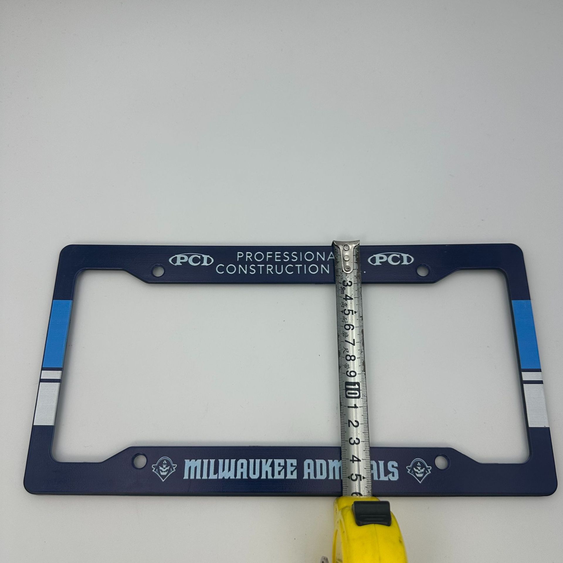 US standard four-hole plastic small round hole full-print license plate frame, personalized car license plate frame, decorative frame, license plate holder