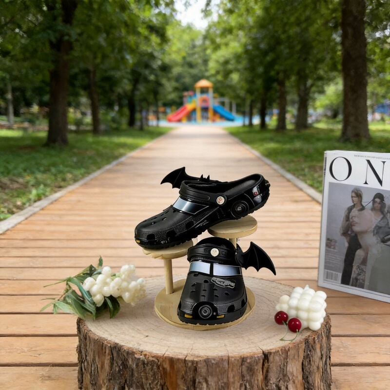 Croos Batman winged co-branded parent-child clogs, outdoor breathable closed-toe EVA sandals for men and women Croos Batman winged co-branded parent-child clogs, outdoor breathable closed-toe EVA sandals for men and women